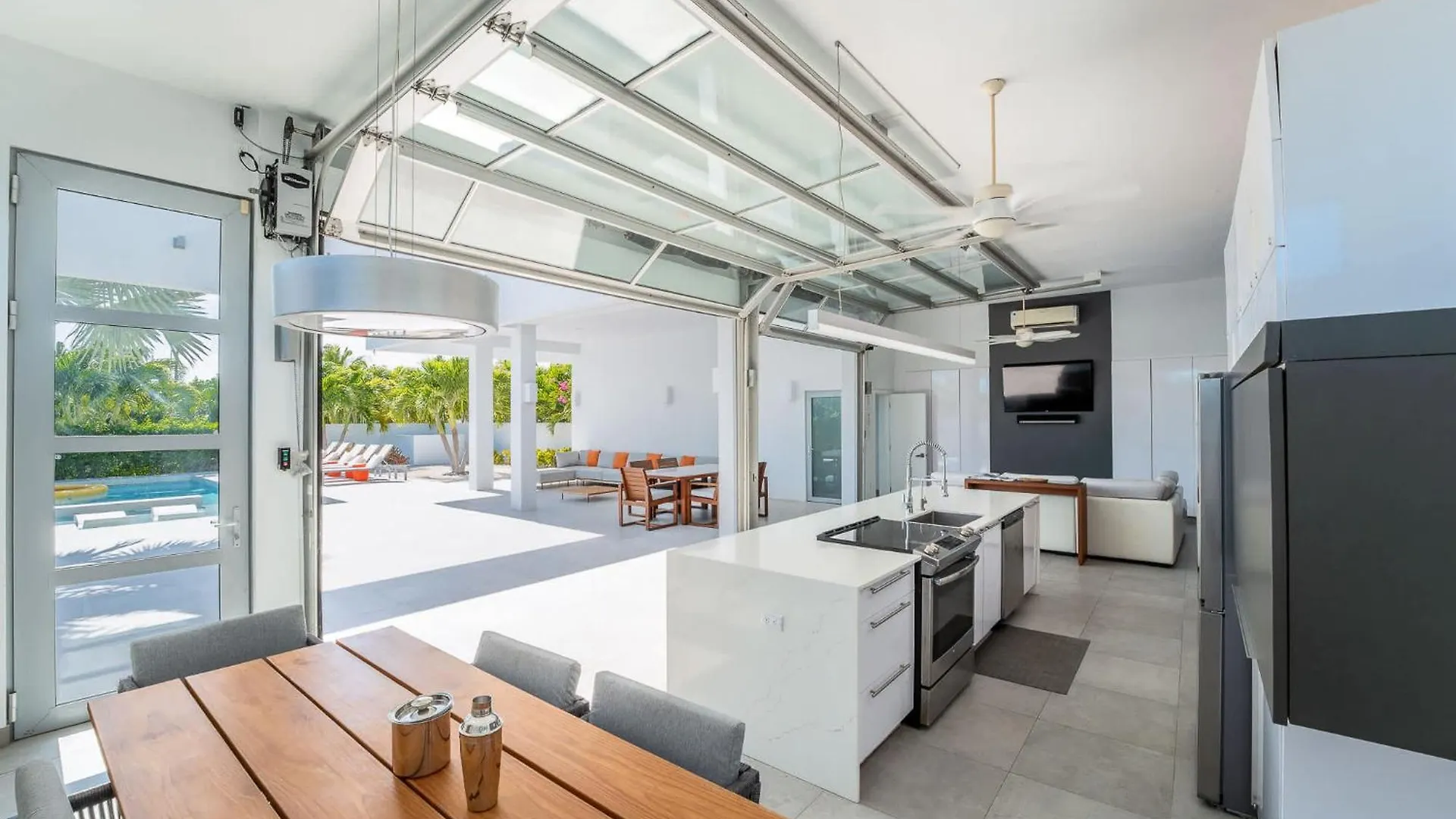 White Villas - Beachside Villa With Pool And Resort Amenities - V1 Long Bay