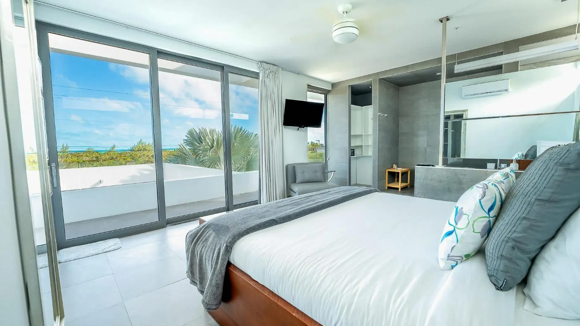 White Villas - Beachside Villa With Pool And Resort Amenities - V1 Long Bay
