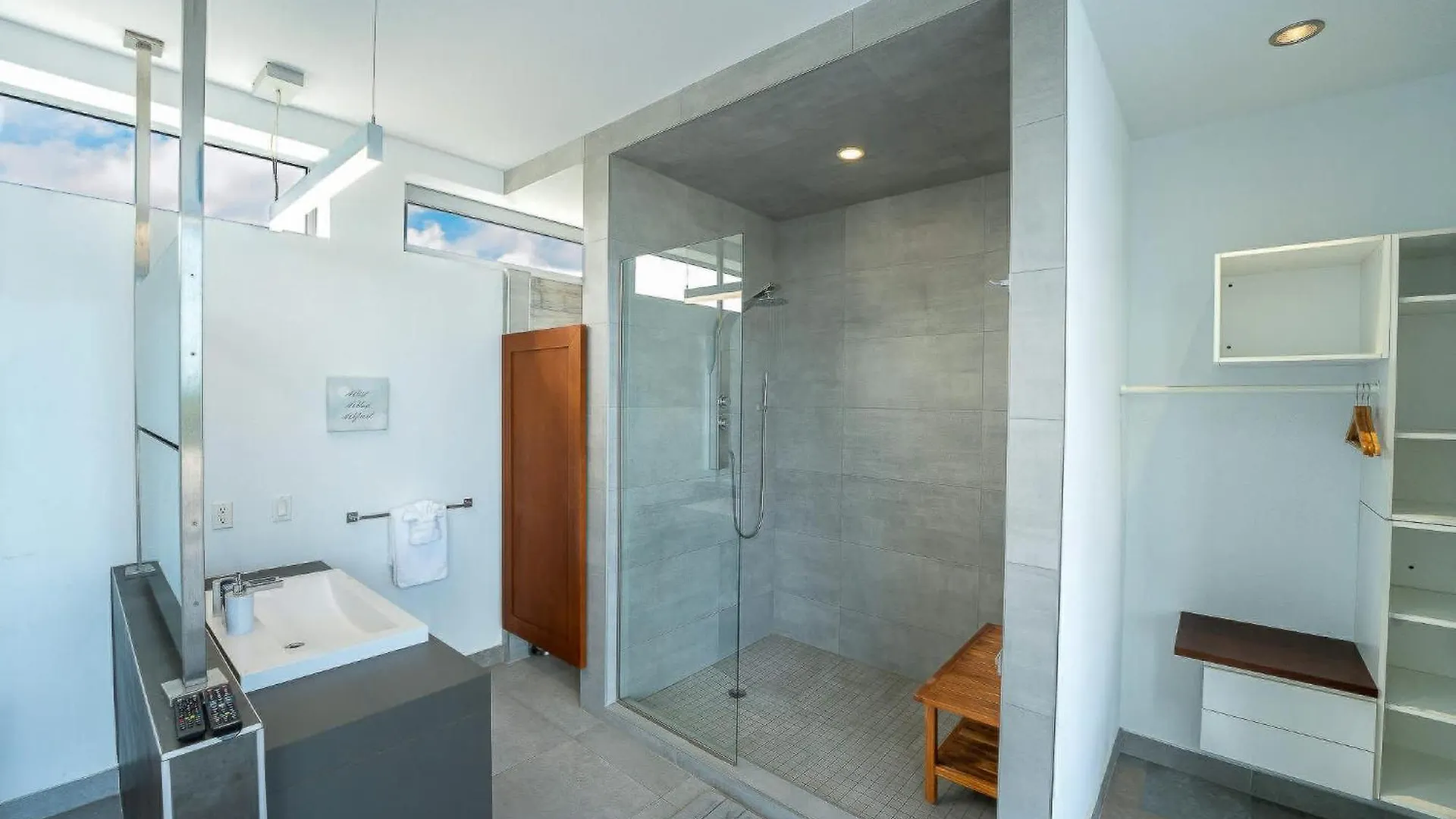 White Villas - Beachside Villa With Pool And Resort Amenities - V1 Long Bay